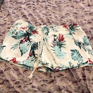 Roxy Hawaiian print shorts